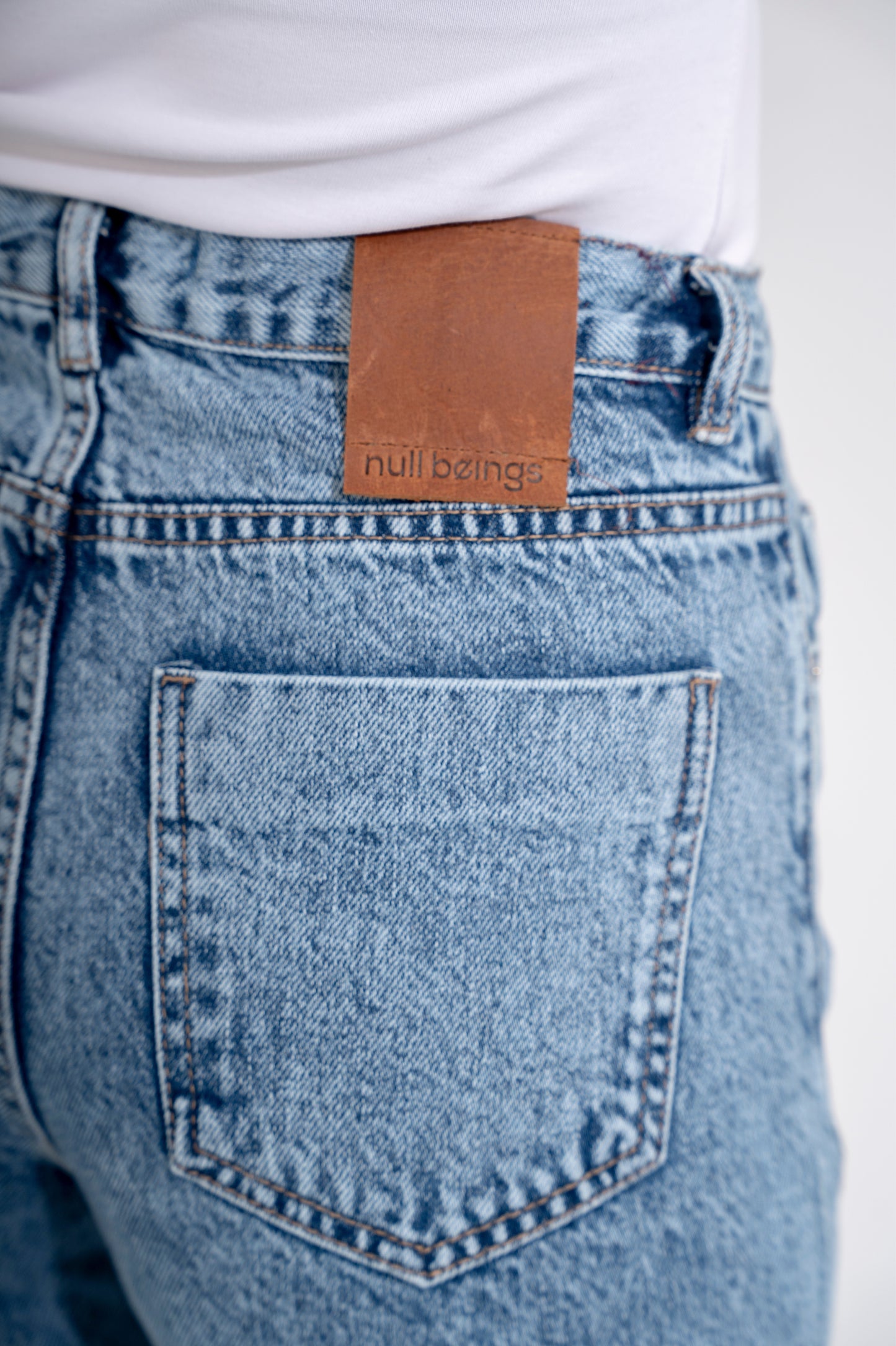 wide-leg women's jeans /light wash