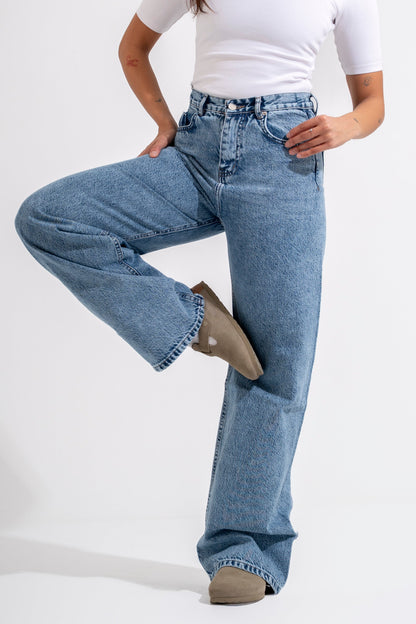 wide-leg women's jeans /light wash