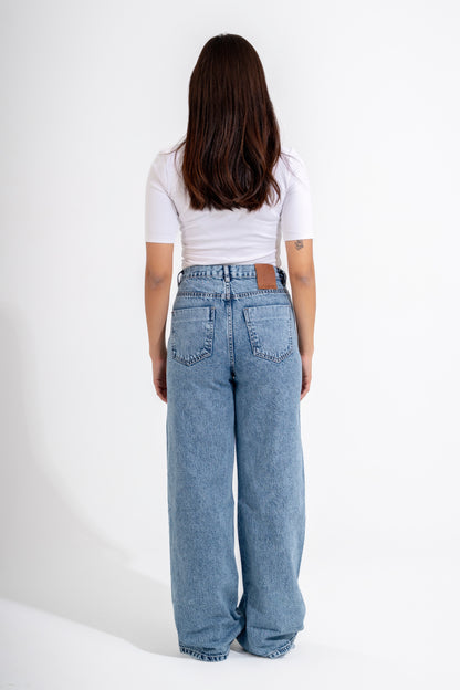 wide-leg women's jeans /light wash