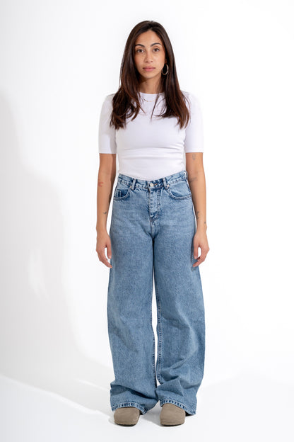 wide-leg women's jeans /light wash