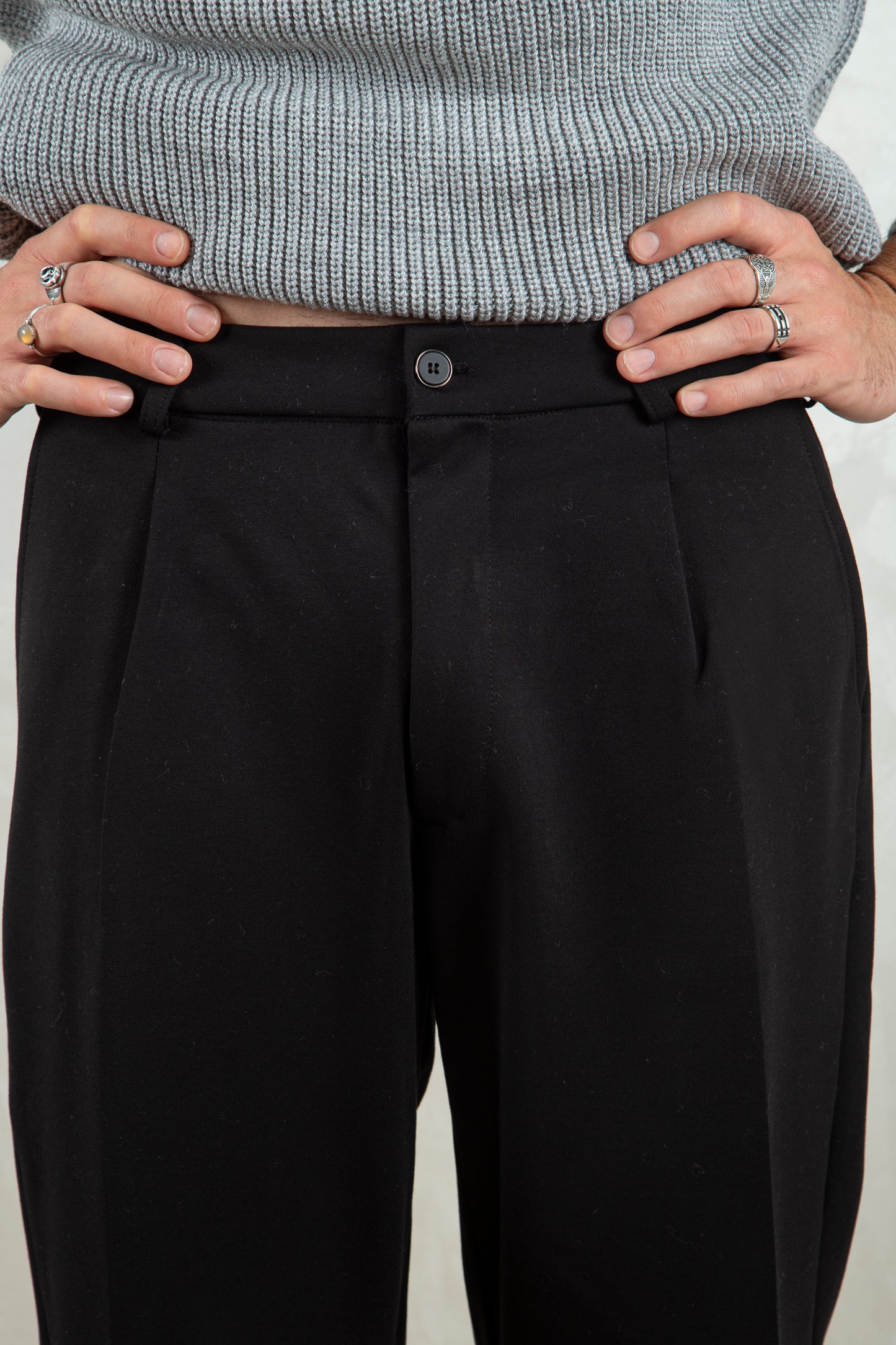 pleated trousers /black
